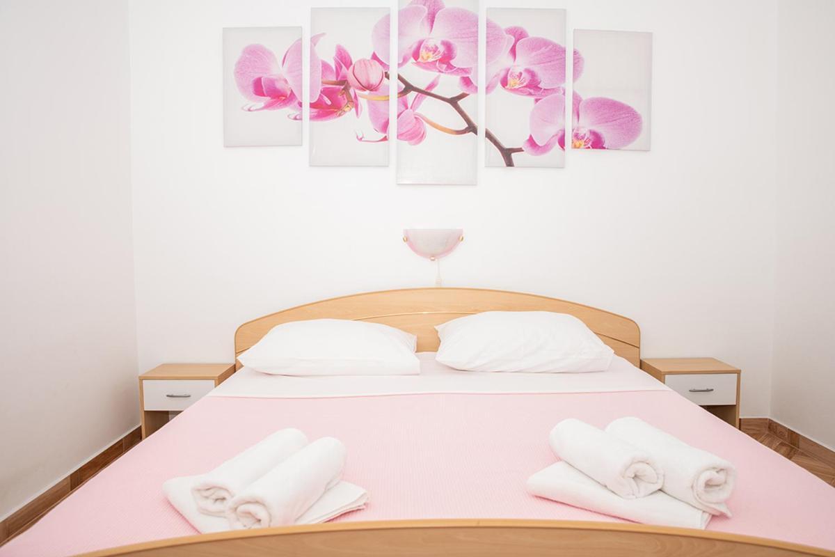 Apartman Mira I Denis Supetarska Draga Bilik gambar